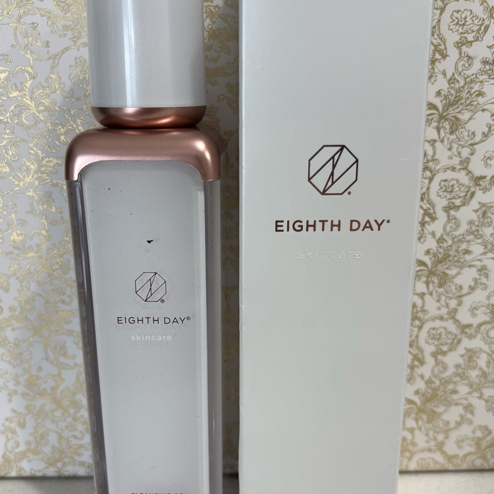 Eighth Day Cleansing Gel 1.7oz/50ml.